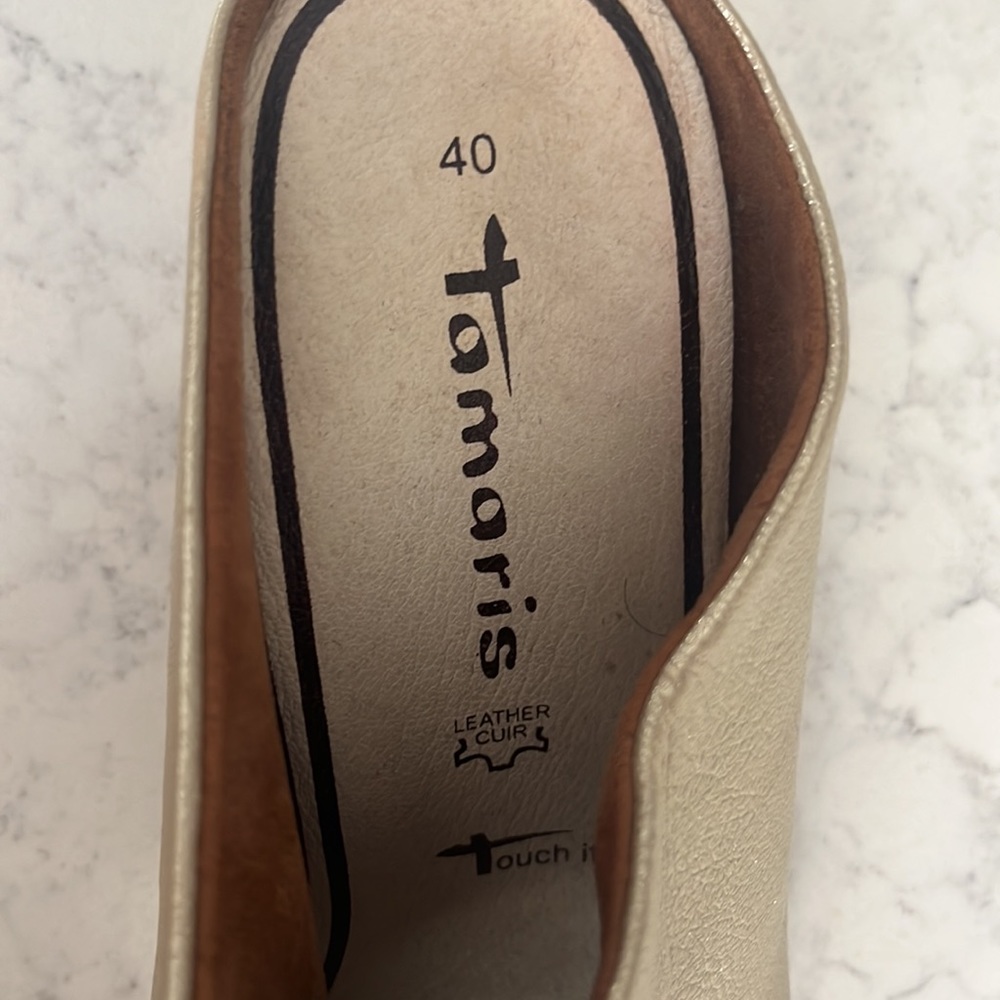 Shoe - Picture 2 of 3